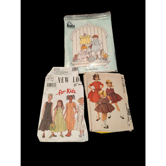 8 Vintage Children's Sewing Patterns. Some Costumes - Picture 2 of 3